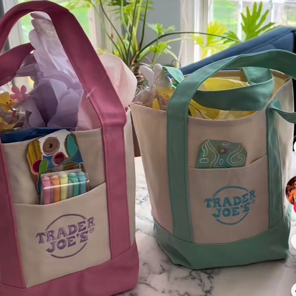 Trader Joe'S Handbags - Trader Joe's Mini Tote Pastel Green Bag 🐇